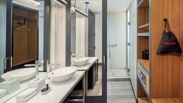 Articles de toilette gratuits, sĂšche-cheveux, serviettes fournies, savon
