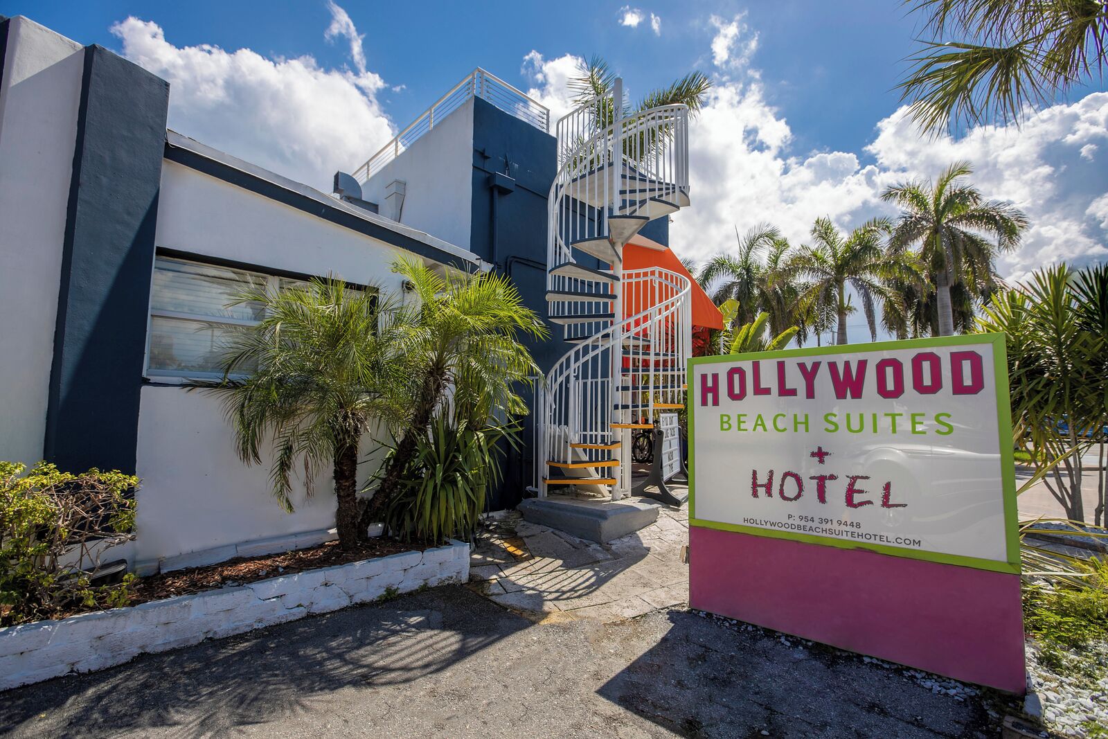 Photo - Hollywood Beach Suites and Hotel
