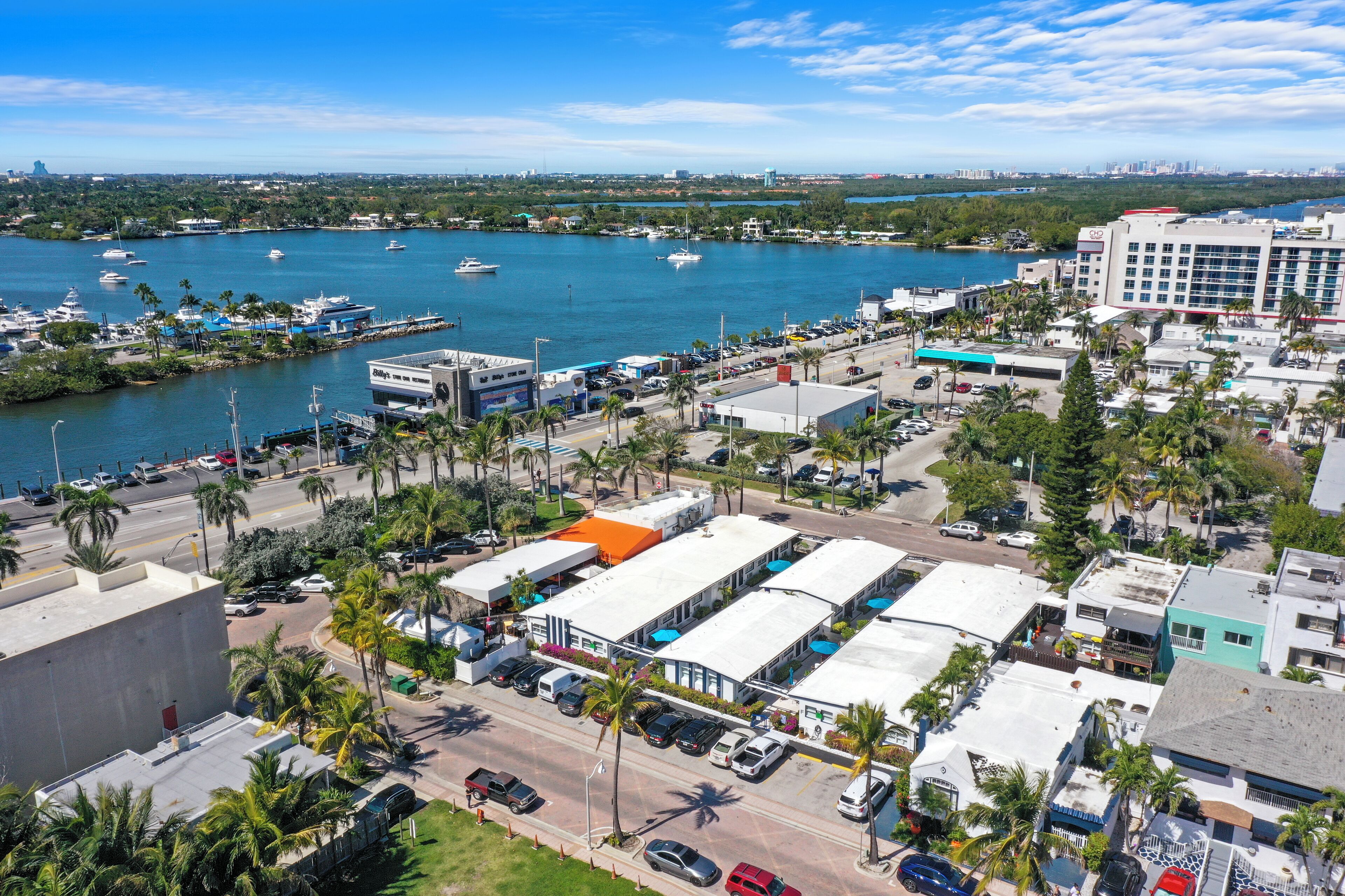 Photo - Hollywood Beach Suites and Hotel
