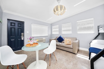 One Bedroom Queen Suite | 1 bedroom, Egyptian cotton sheets, premium bedding, iron/ironing board at Hollywood Beach Suites