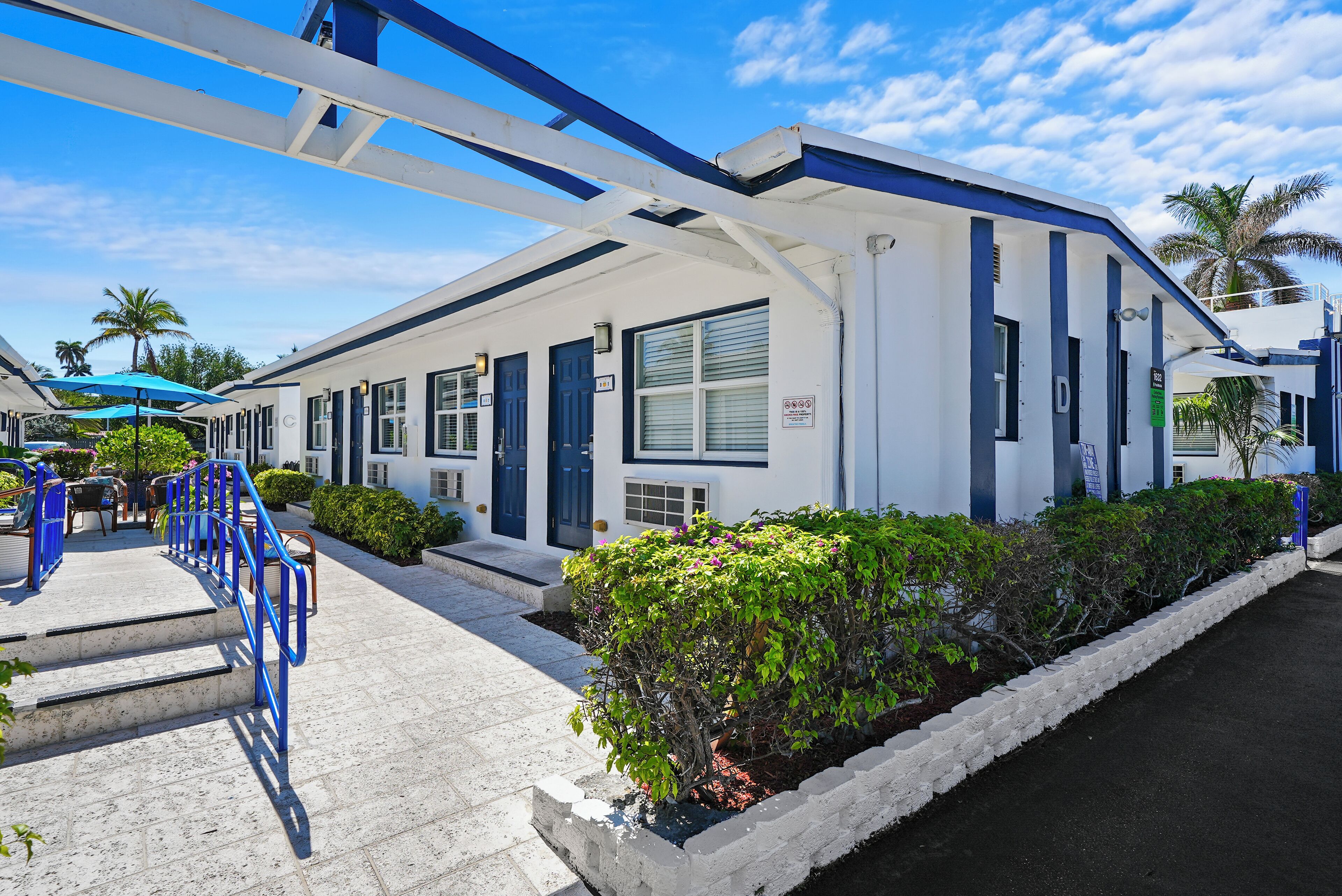 Photo - Hollywood Beach Suites and Hotel