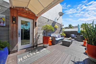 Hollywood Beach Suites