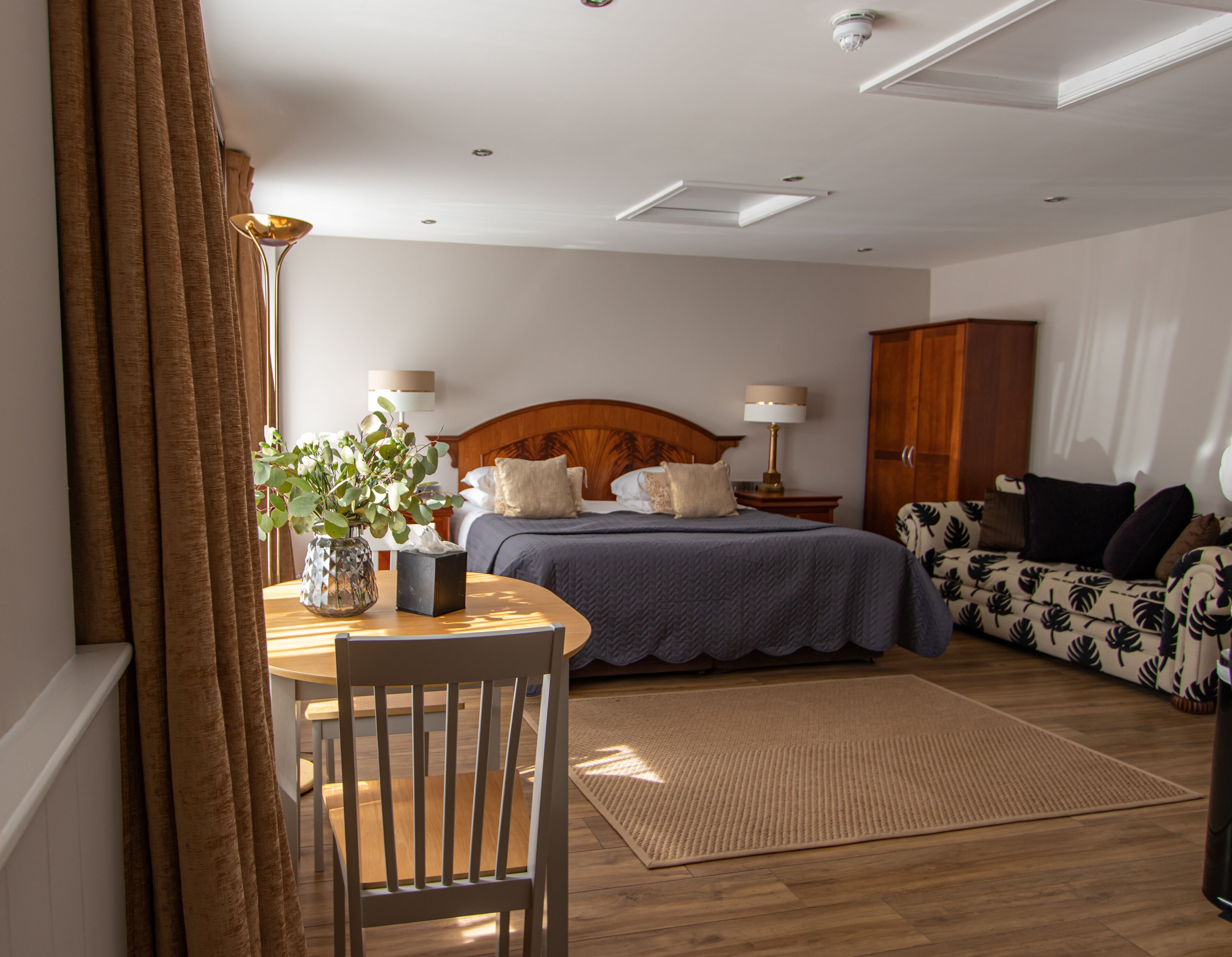 executive double or twin room, ensuite (large) | desk, free wifi, bed sheets