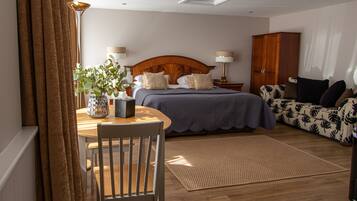 Executive Double or Twin Room, Ensuite (Large) | Desk, free WiFi, bed sheets