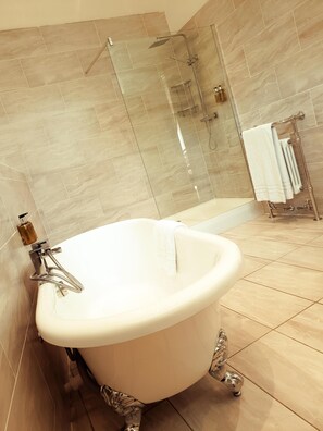 Junior Suite, Ensuite | Bathroom | Shower, towels - Cley Hall Hotel (Spalding)