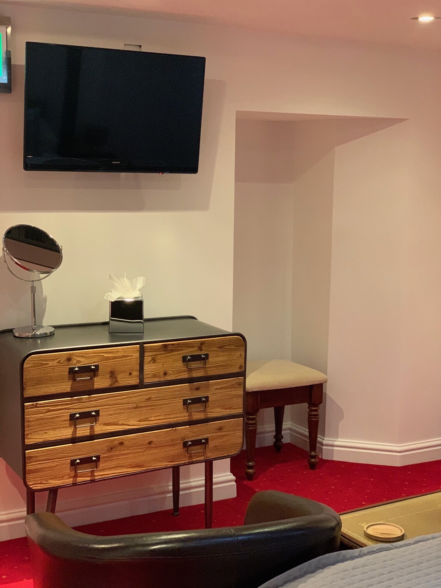 business studio, ensuite (no window) | desk, free wifi, bed sheets