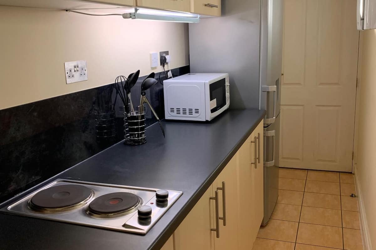 business studio, ensuite (no window) | desk, free wifi, bed sheets