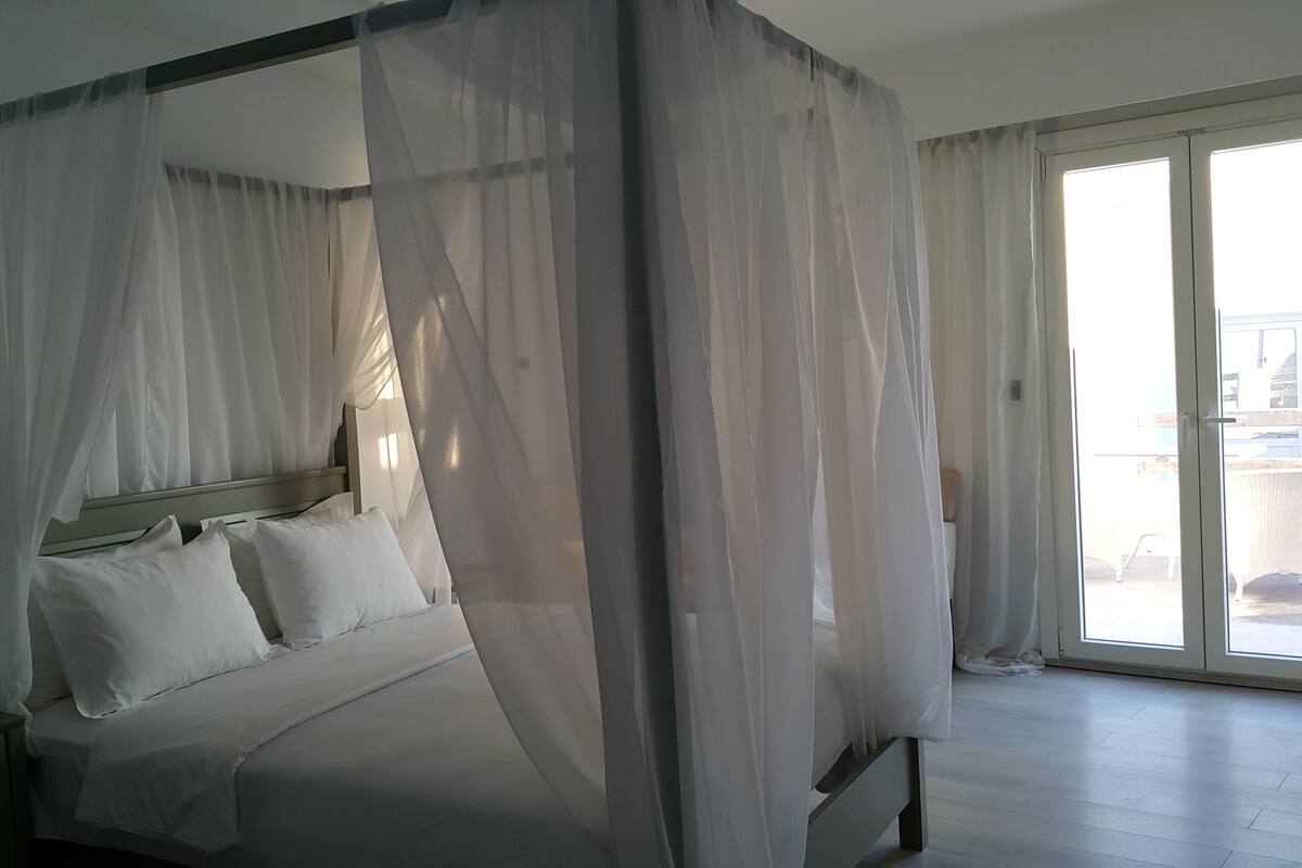 Phòng Superior, quang cảnh biển (Max) | Bộ đồ giường cao cấp, chăn bông, nệm Select Comfort, minibar