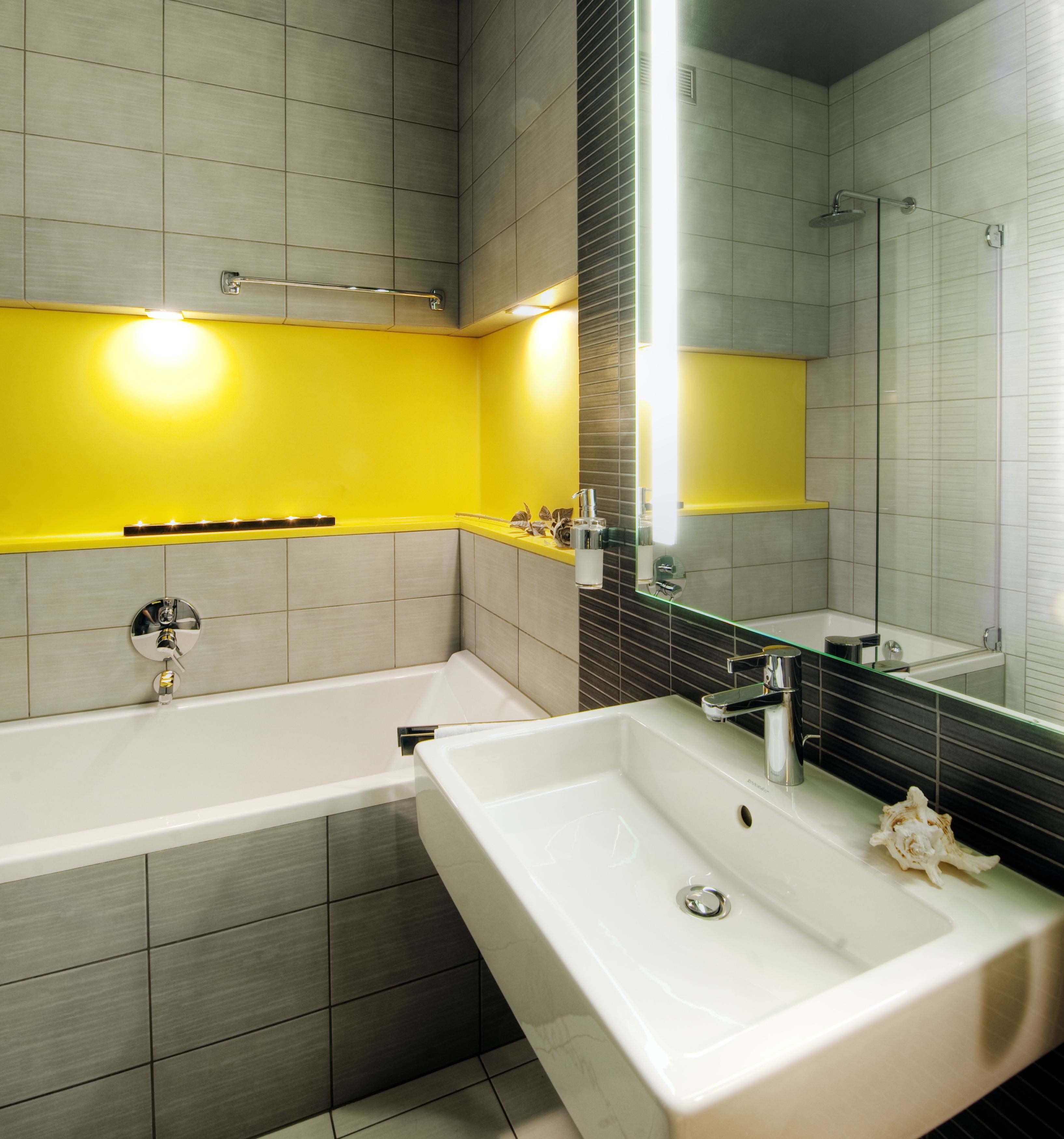 combined shower/bathtub, free toiletries, hair dryer, bathrobes