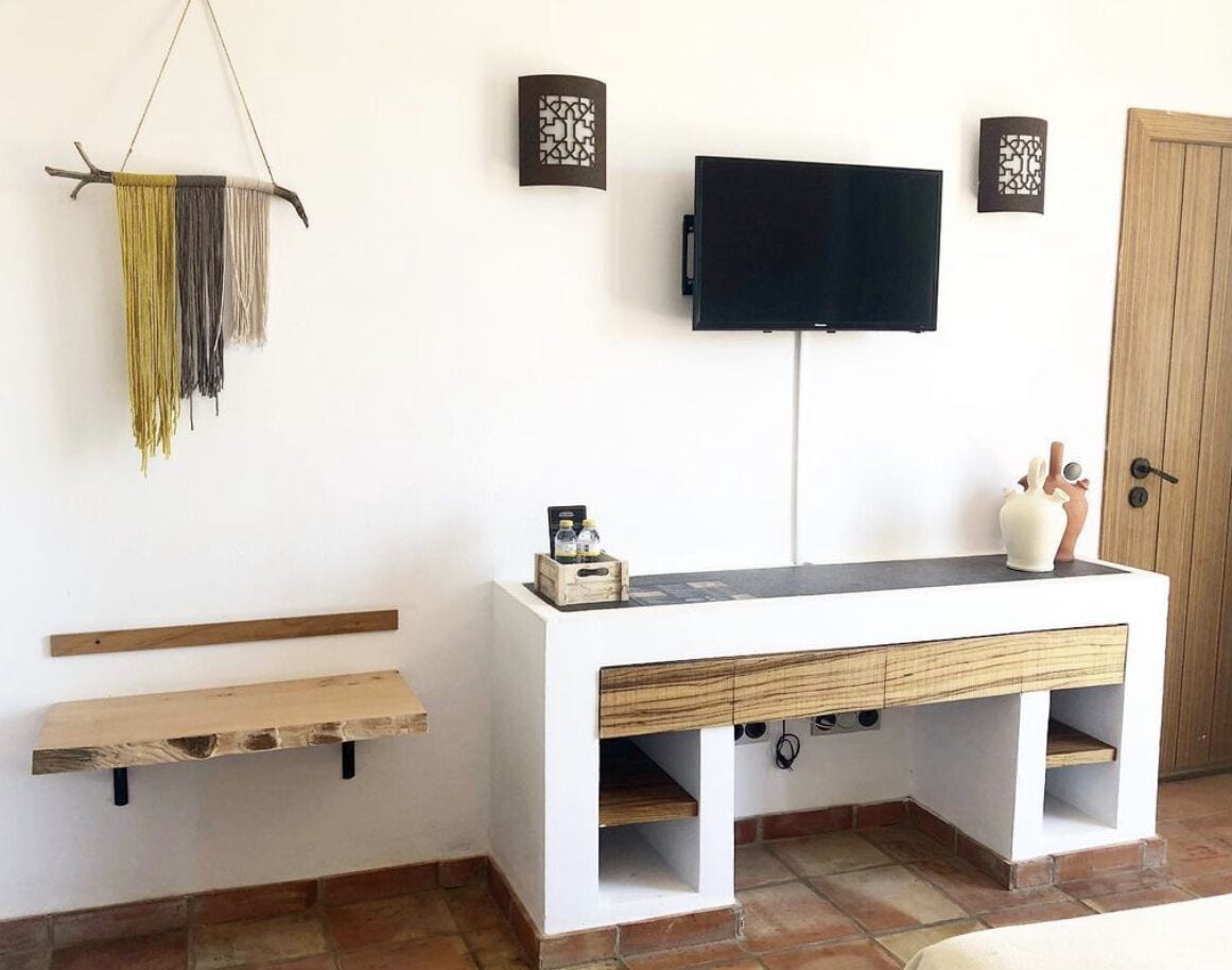 double room, sea view | desk, bed sheets