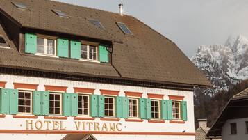 المنشأة من الخارج