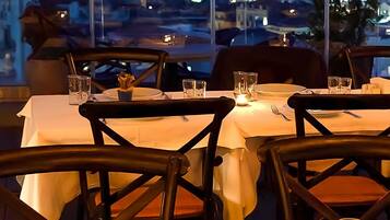 Breakfast, lunch and dinner served