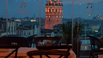 Breakfast, lunch and dinner served