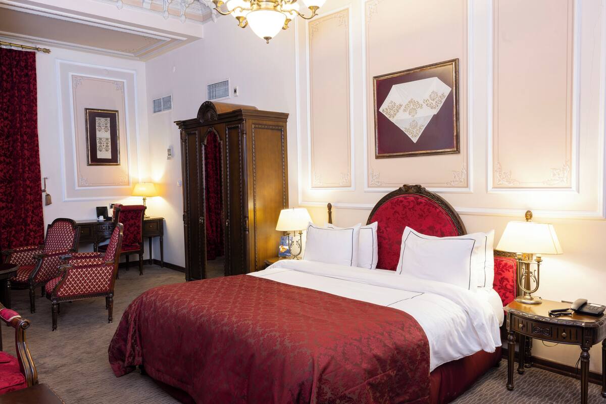 Executive Suite, Galata Tower View | 高級寝具、セレクト コンフォート製ベッド、ミニバー (無料)、セーフティボックス (室内)