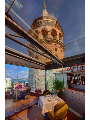 Breakfast, lunch, dinner served; international cuisine, alfresco dining  - Anemon Koleksiyon Galata Otel (Istanbul)