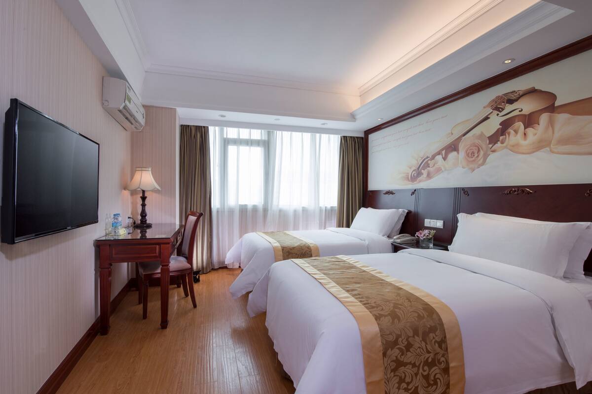 Premium bedding, minibar, in-room safe, desk