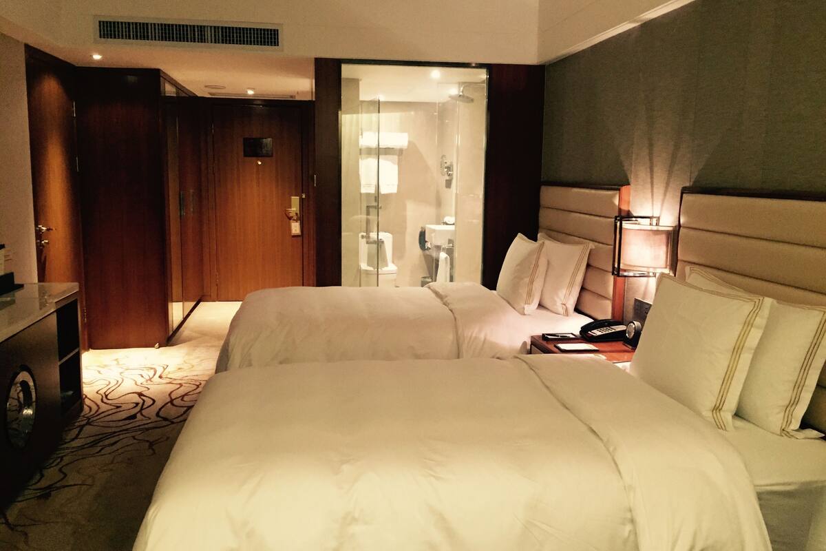 superior twin room | 1 bedroom, premium bedding, minibar, in-room safe