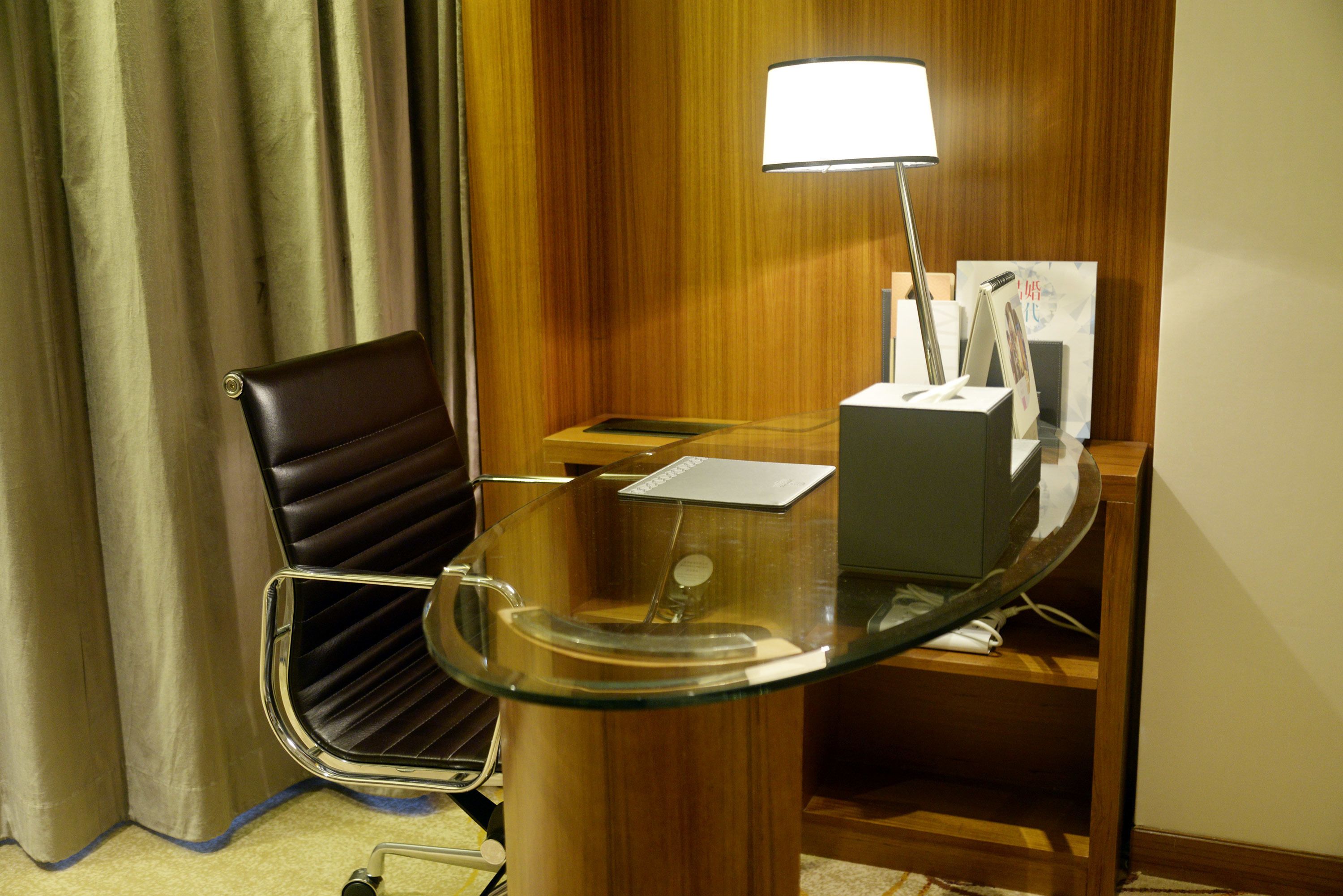 deluxe suite | in-room business centre
