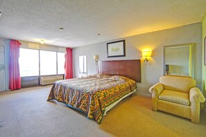 Room, 1 Queen Bed, Non Smoking | In-room safe, desk, free WiFi, bed sheets