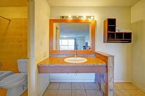 Artículos de tocador gratuitos, secador de pelo, toallas