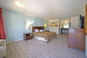 Room, 1 King Bed, Non Smoking | In-room safe, desk, rollaway beds, free WiFi - Sunset Inn Flatonia I 10 by Hotel O (Flatonia)