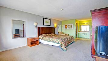 Room, 1 Queen Bed, Non Smoking | In-room safe, desk, free WiFi, bed sheets