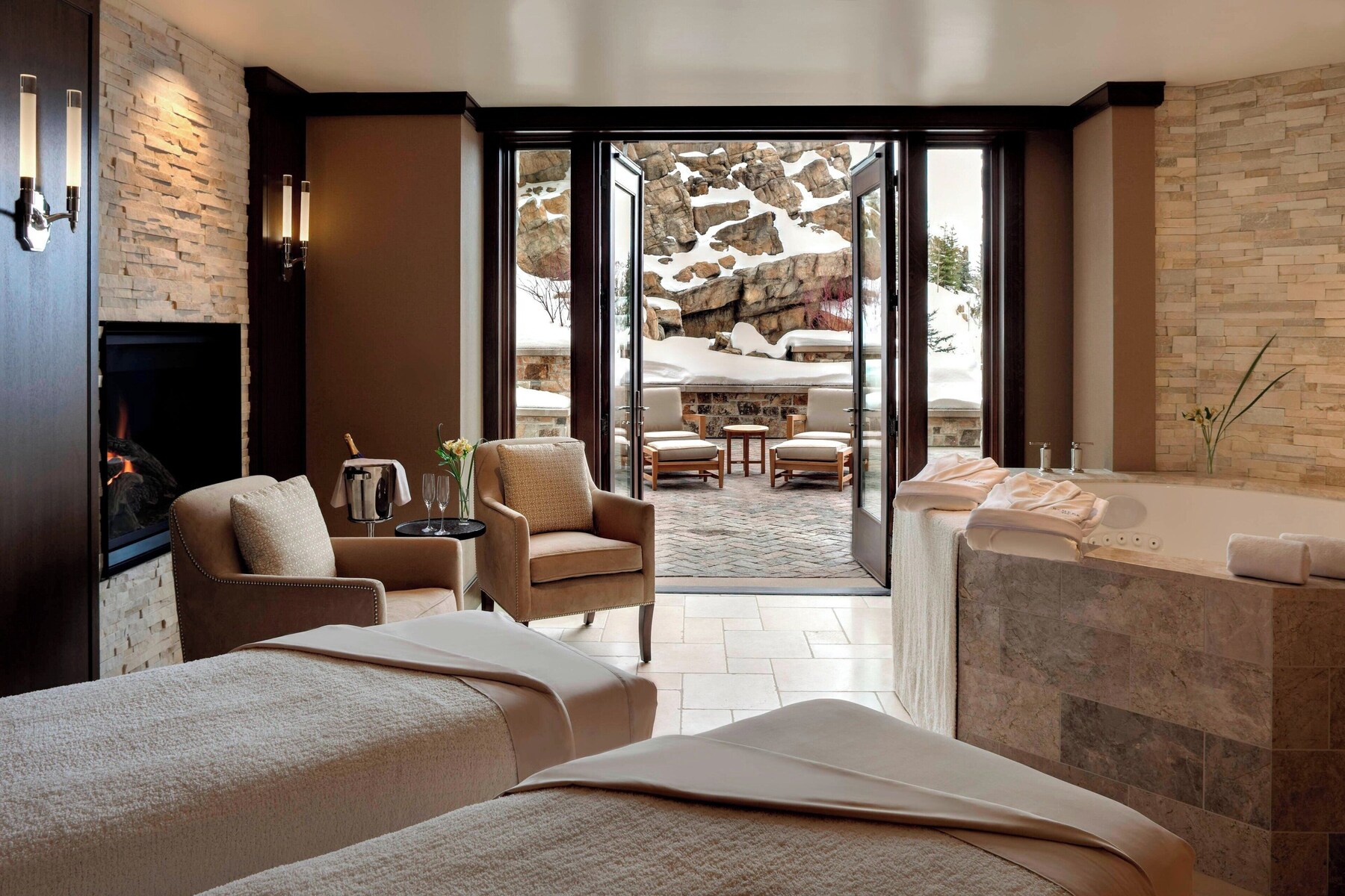 Couples treatment rooms, sauna, hot tub, steam room, Turkish bath