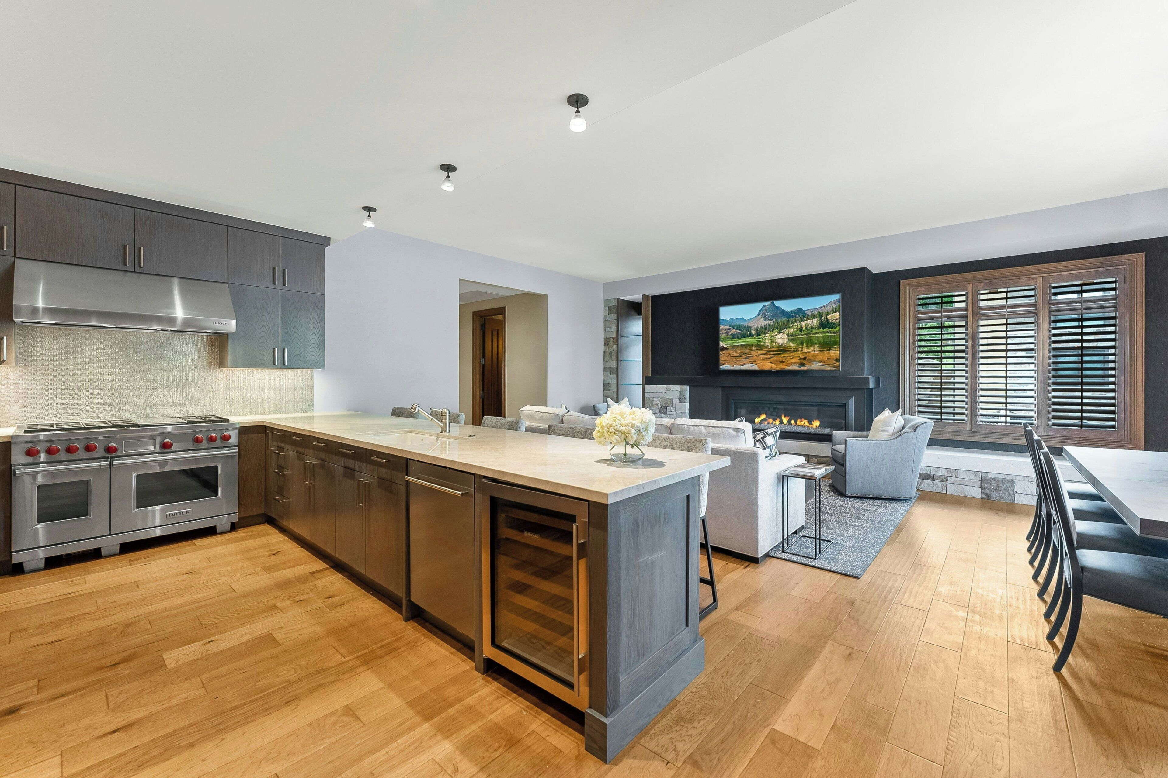 club room, 2 bedrooms, non smoking | living area | lcd tv