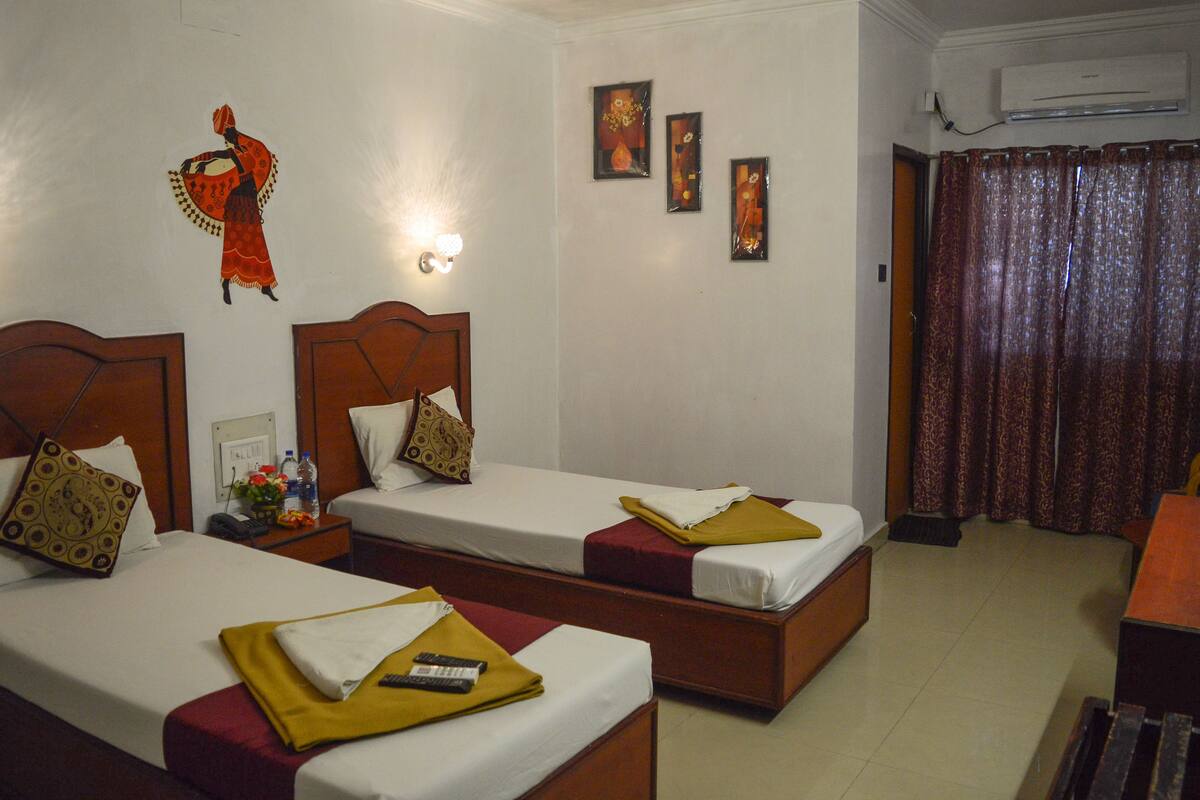 Rollaway beds, free WiFi