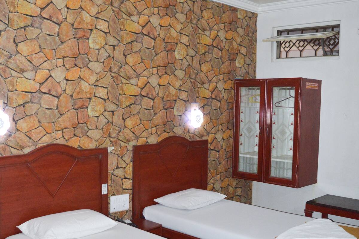 Deluxe Double Non A/C | Rollaway beds, free WiFi