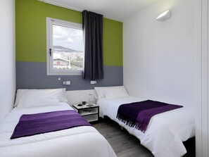 Standard Twin Room | Down duvets, in-room safe, soundproofing, iron/ironing board - Residencia Melondistrict Marina (Barcelona)