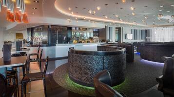 Bar (trong khuôn viên)