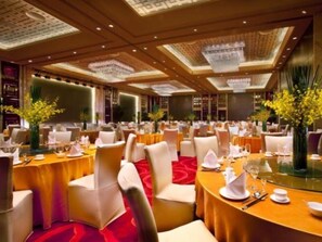 Breakfast, lunch and dinner served - Guidu Hotel Beijing (Beijing)