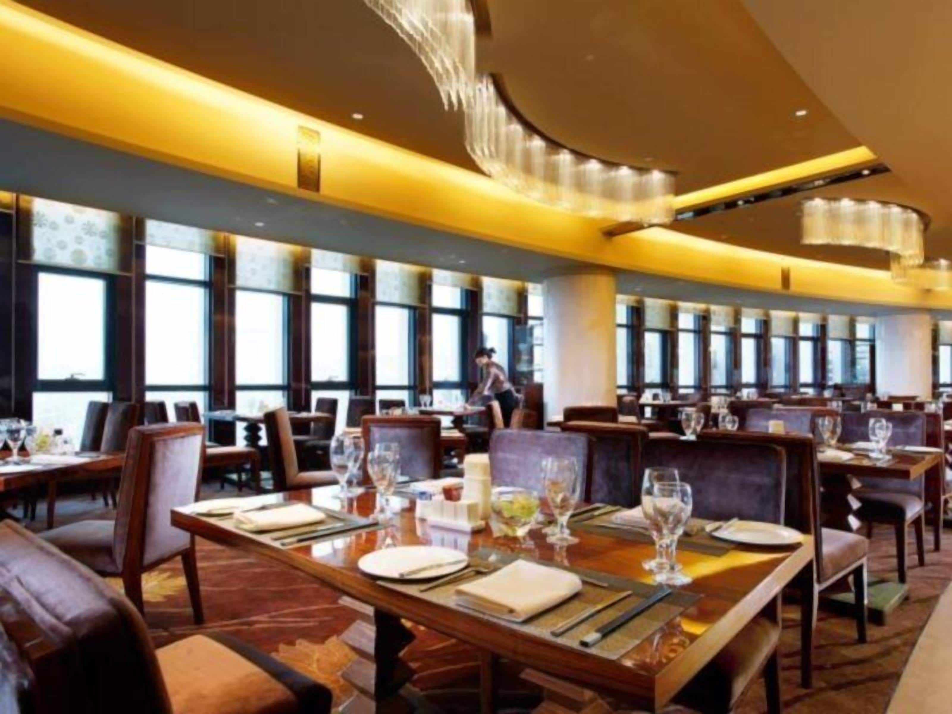 breakfast, lunch and dinner served