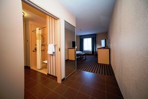 Suite, 1 King Bed, Accessible, Non Smoking | Bathroom shower - Hampton Inn Jackson/Flowood (Airport Area) MS (Flowood)
