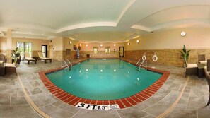 Piscine intérieure