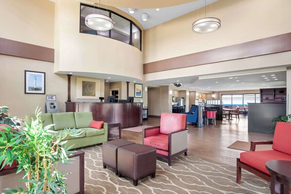 Lobby - Comfort Suites Gulfport Central (Gulfport)
