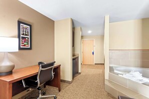 Pillow-top beds, desk, iron/ironing board, free cots/infant beds - Comfort Suites Gulfport Central (Gulfport)