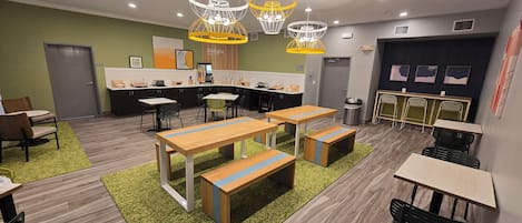 Free daily continental breakfast