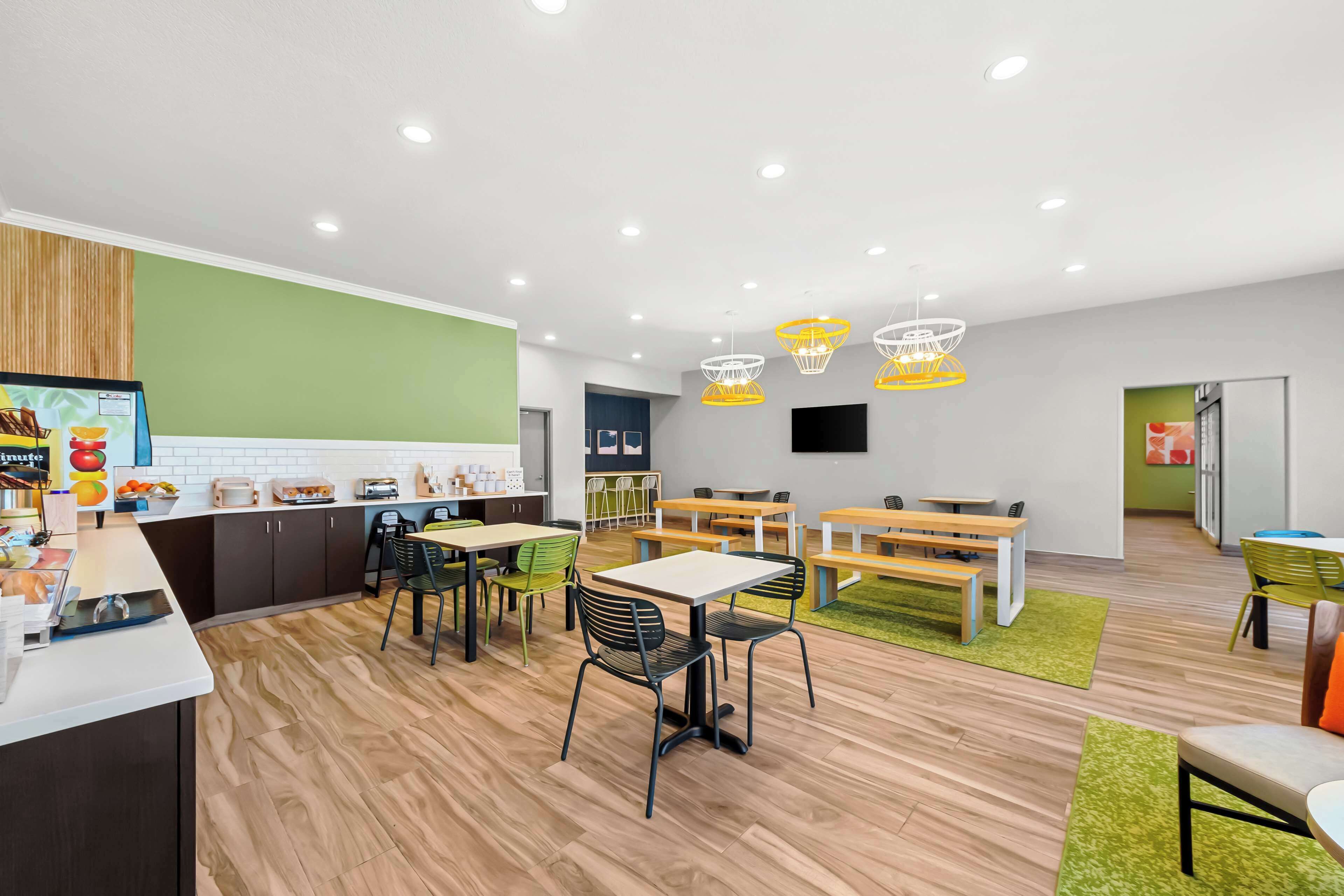 Free daily continental breakfast