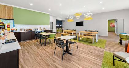 Spark by Hilton Selma