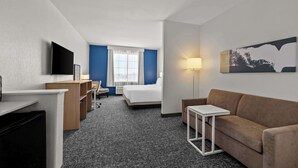 Rom, 1 kingsize-seng med sovesofa | Oppholdsområde | En 50-tommers LED-TV med kabel-kanaler samt TV
