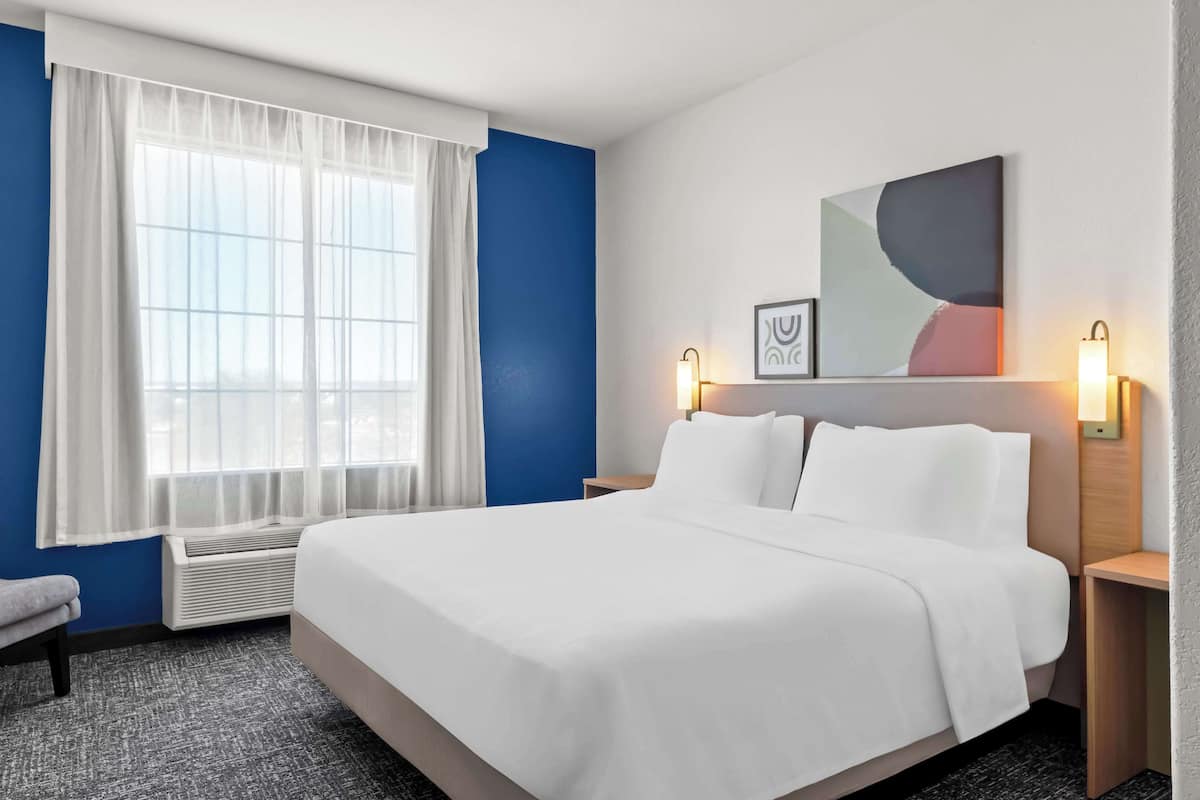 Ropa de cama de alta calidad, camas con pillow-top y escritorio