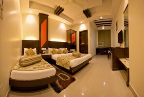 Pillowtop beds, individually decorated, individually furnished, desk