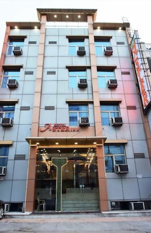 Front of property - Hotel Aster Inn (New Delhi)