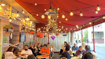 Se ofrece un desayuno autoservicio (500 JPY por persona)