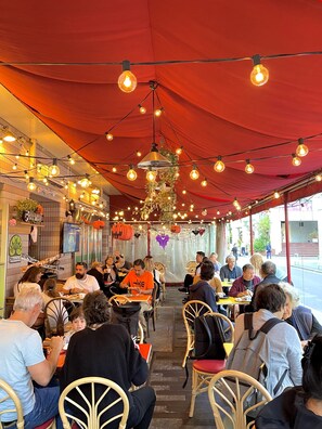 Daily self-service breakfast (JPY 500 per person)