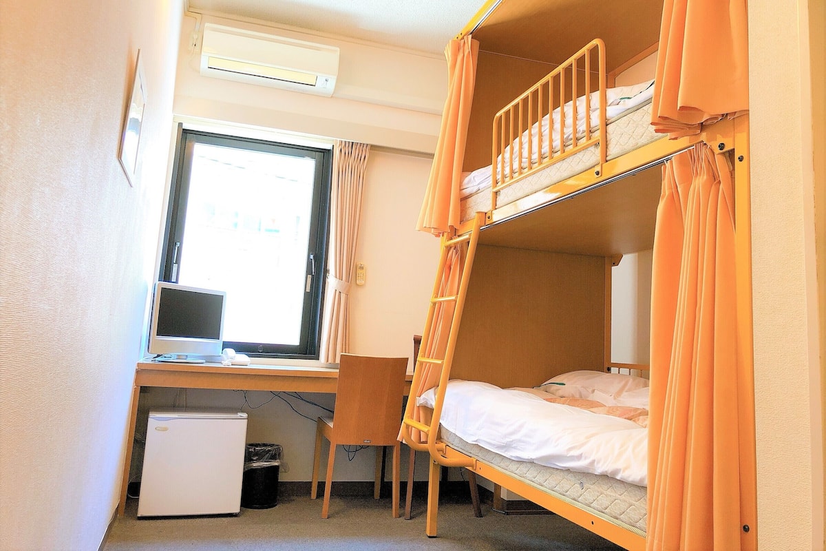Tomannsrom, ikke-røyk (Bunk Bed) | Blendingsgardiner, lydisolert og strykejern/-brett