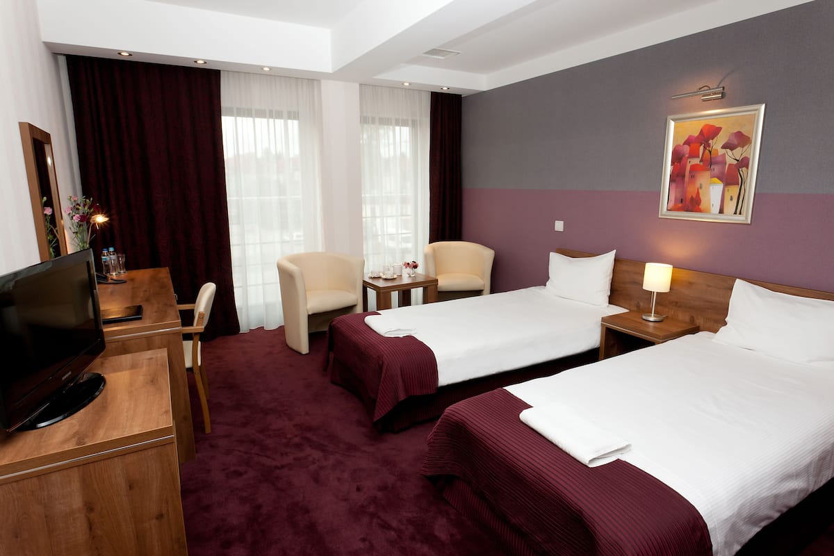 Een bureau, babybedden, extra bedden, gratis wifi