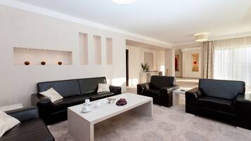 Apartment | Wohnbereich | LCD-Fernseher